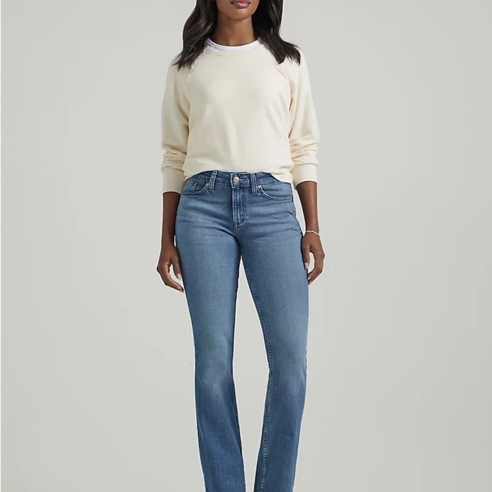 Lee Women's Blue Boot Cut Jeans 
WOMEN'S LEGENDARY REGULAR BOOTCUT size